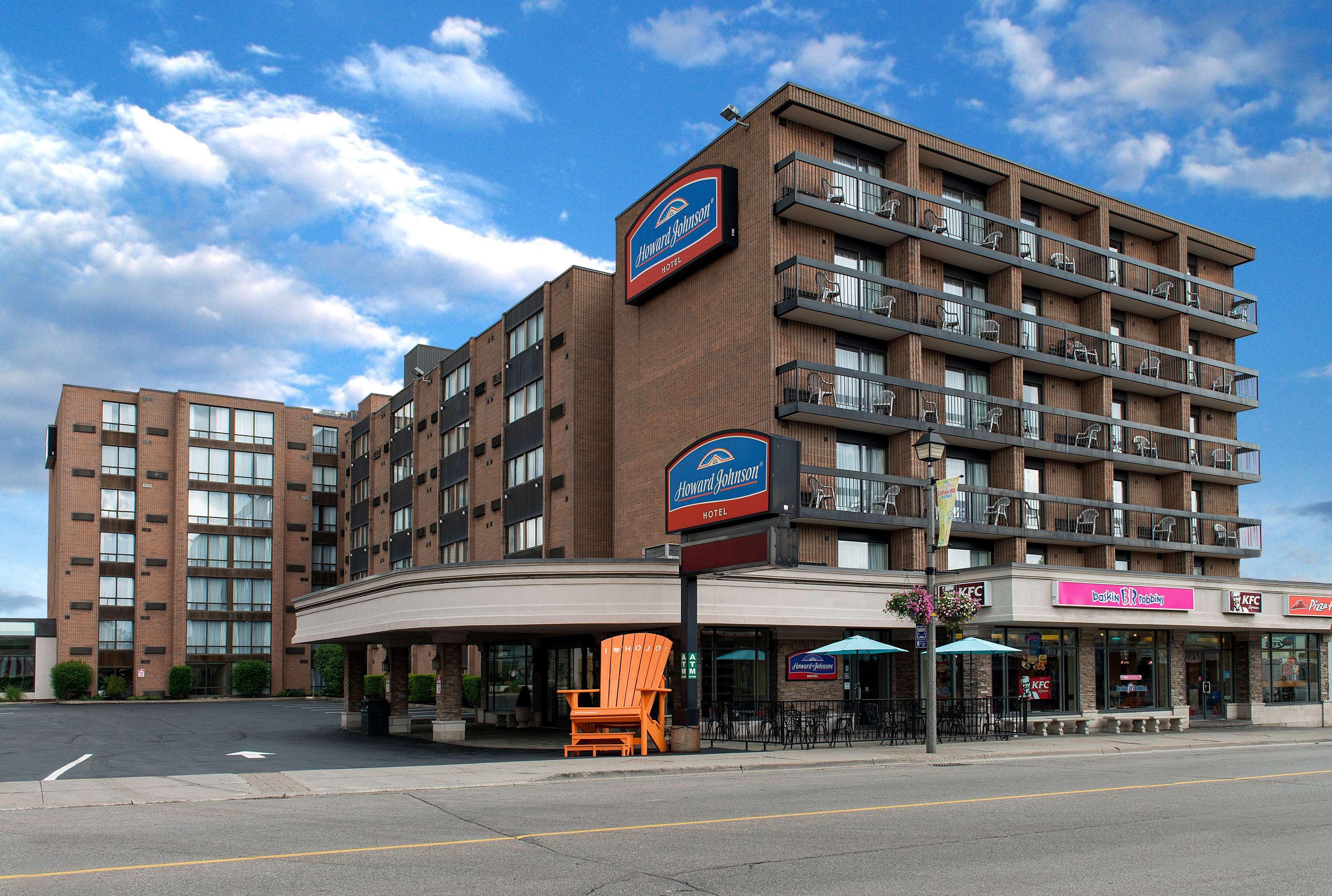 Howard Johnson Plaza By Wyndham By The Falls Niagara Falls Hotel Exterior photo