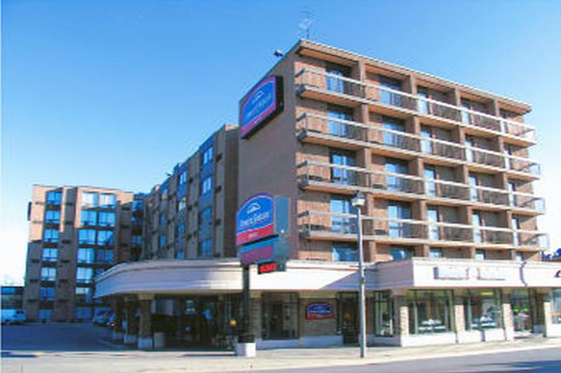 Howard Johnson Plaza By Wyndham By The Falls Niagara Falls Hotel Exterior photo